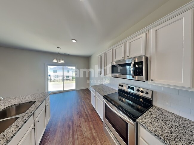 Building Photo - 2573 Highwood Blvd