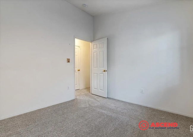 Building Photo - Wonderful 4 Bedroom Located in Laurel Glen Area!