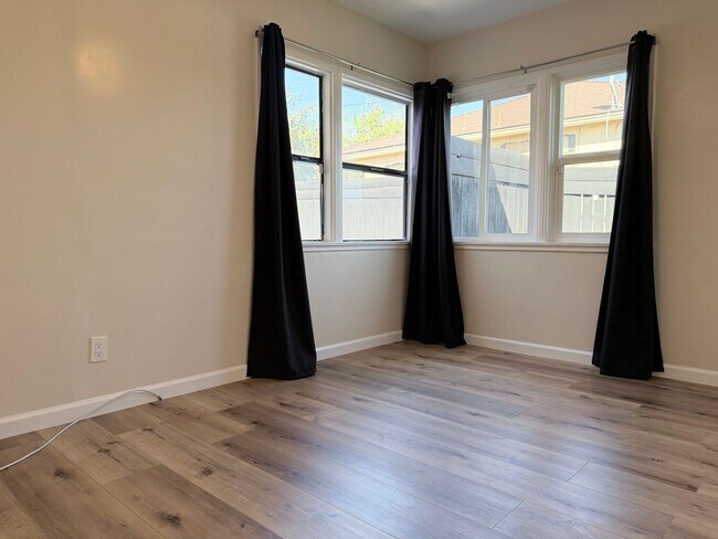 Building Photo - 3082 Thurin Ave