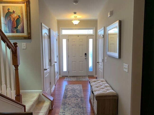 Building Photo - 130 Spring Pine Ln