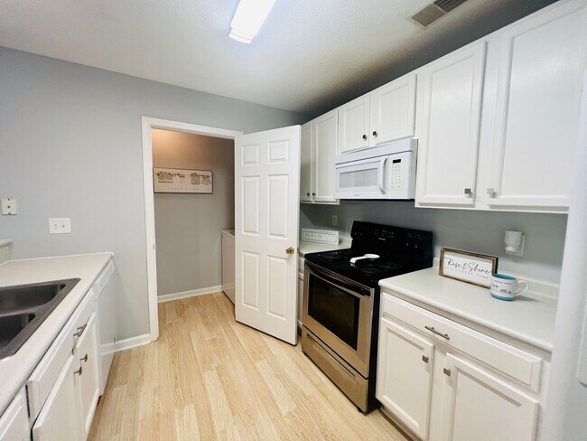 Building Photo - 449 Gardners Cir