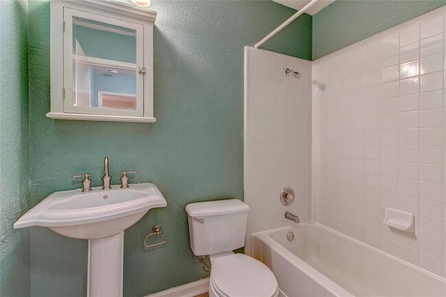 Building Photo - 109 Azalea Dr