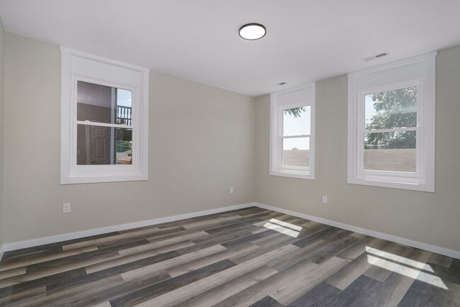 Building Photo - 652 S Jefferson Ave