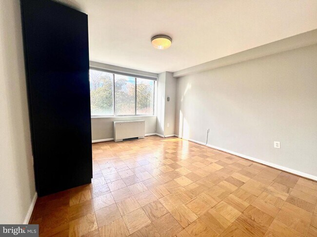 Building Photo - 10201 Grosvenor Pl