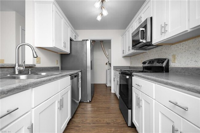 Building Photo - 414 Delaware Ave