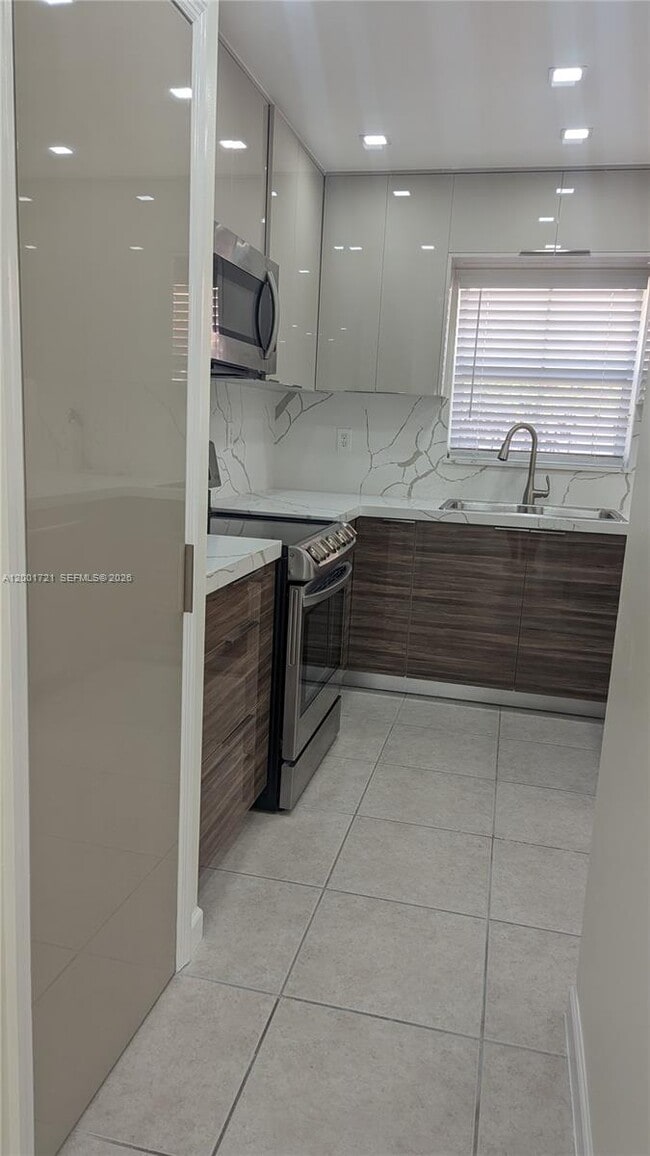 Building Photo - 213 E Forest Oak Cir