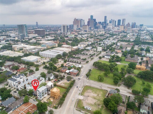 Building Photo - 1511 Truxillo St