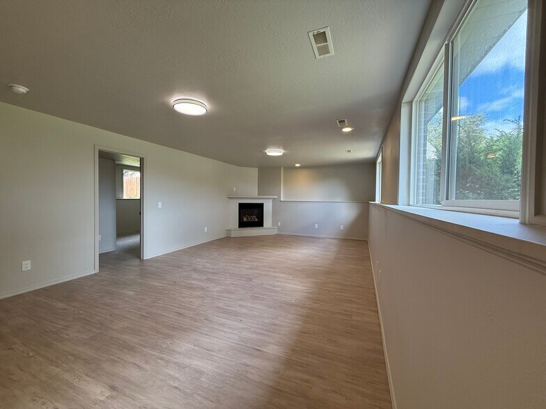 New paint and flooring - 2005 S Gordon Dr