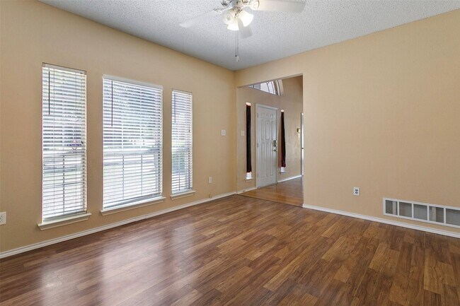 Building Photo - 7605 Bryce Canyon Dr W
