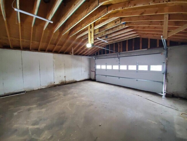 Building Photo - 11365 Stinson Ave
