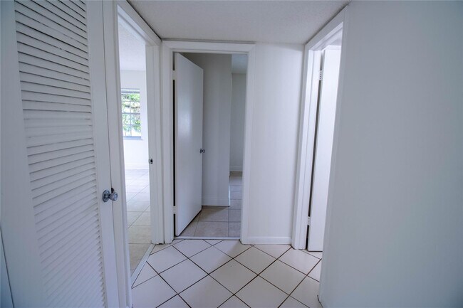 Building Photo - 1505 SW 2nd St