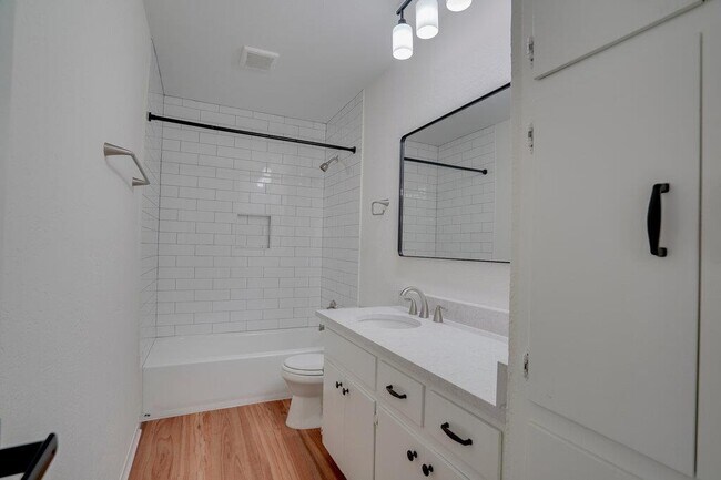 Building Photo - 12011 Cabana Ln