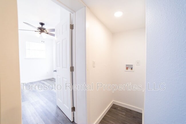 Building Photo - 611 Rochambeau St