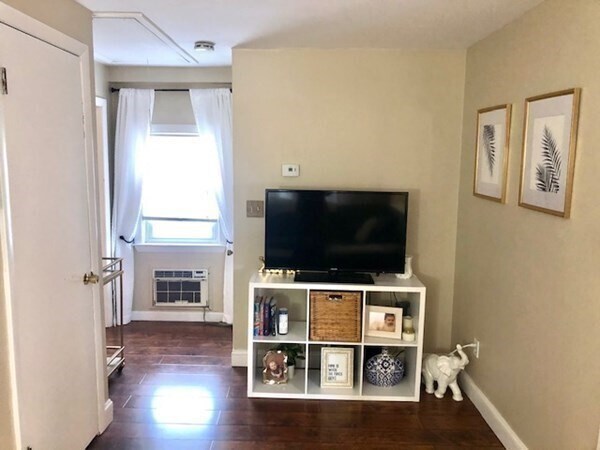 Building Photo - 15 Bolton St