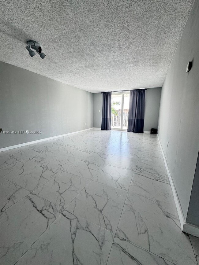 Building Photo - 6930 Miami Gardens Dr