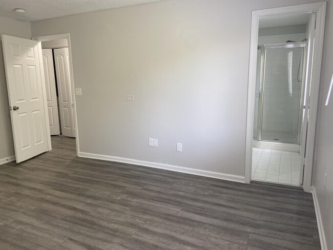 Building Photo - 4752 NW 59th Manor