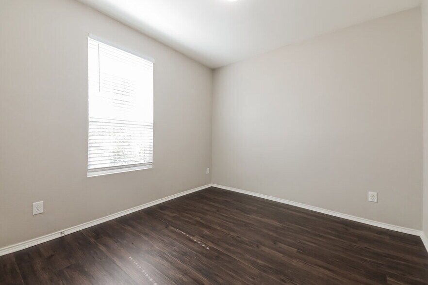 Building Photo - 1724 Gayla Creek Dr