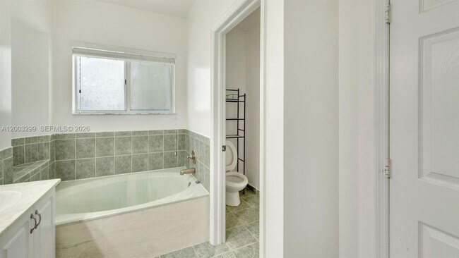 Building Photo - 1916 SE 23rd Ave