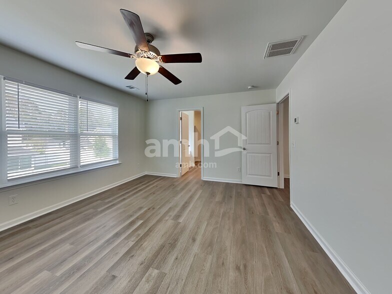 Building Photo - 227 Sterling Dr