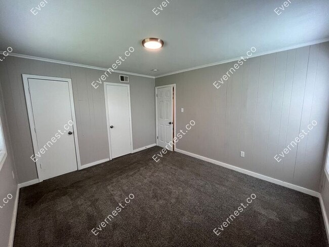 Building Photo - 160 Meadowview St