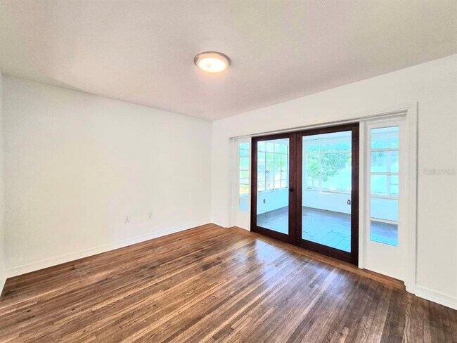 Building Photo - 2617 W Watrous Ave