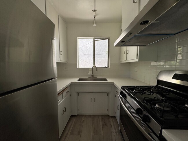 Building Photo - 4418 Vantage Ave