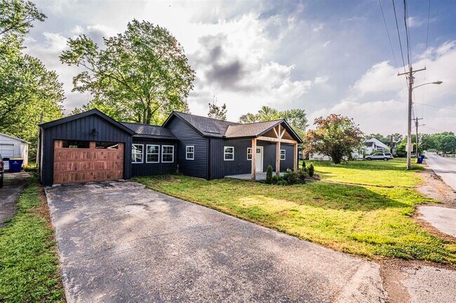 Building Photo - 204 Wilson Ave