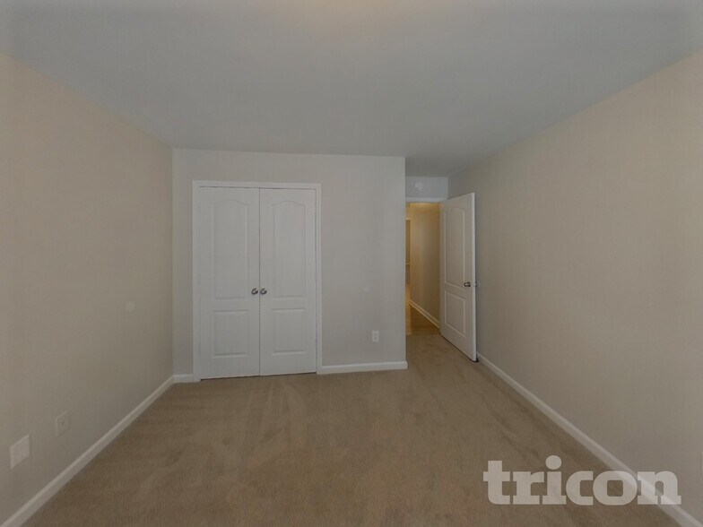 Building Photo - 383 Oakhaven Way