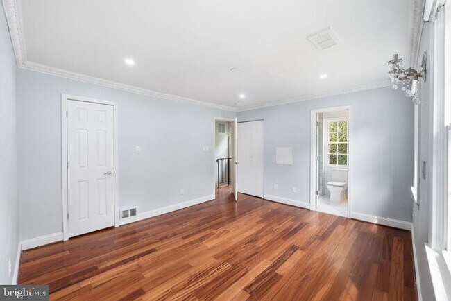 Building Photo - 8562 Tyrolean Way