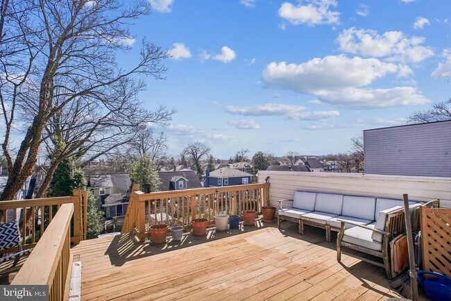 Building Photo - 1346 Nicholson St NW