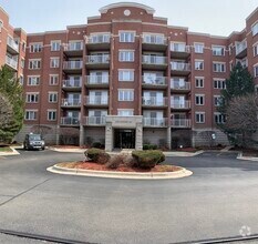 Building Photo - 6560 W Diversey Ave