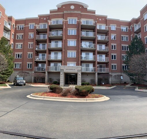 Primary Photo - 6560 W Diversey Ave