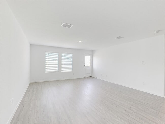 Building Photo - 6744 Teal Cir