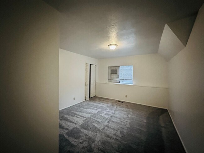 Building Photo - 630 24th St