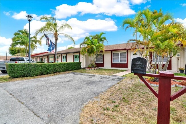 Building Photo - 7127 SW 154th Ct