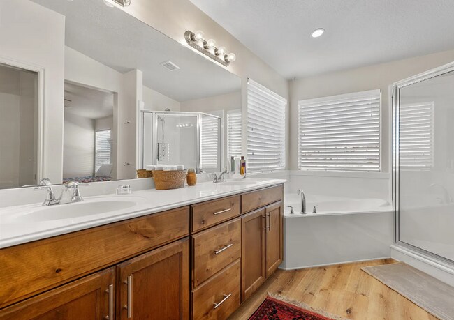 Building Photo - Your Perfect Hurricane Getaway Awaits!