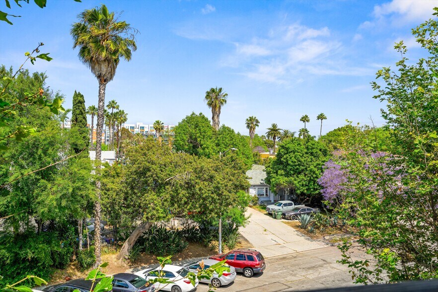 Building Photo - 1037 N Vista St