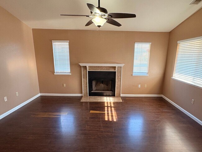 Building Photo - 2 WEEKS FREE RENT February Special - Roomy 4-bedroom house in Waterford