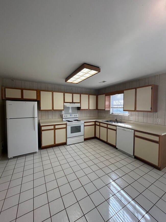 Building Photo - 1403 Camellia Dr