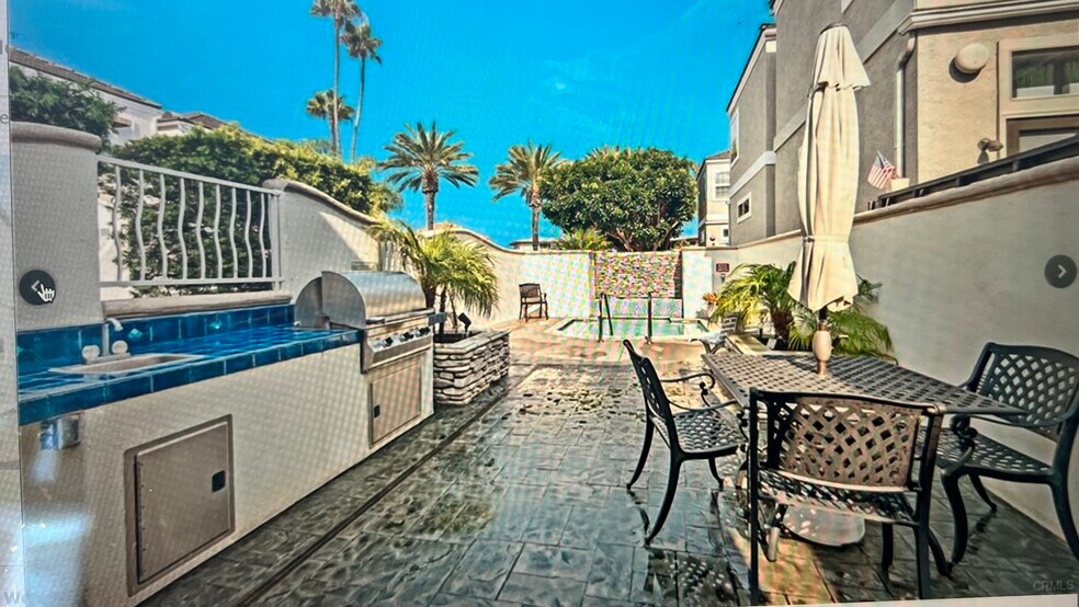 Community Grill/entertaining area - 700 Lido Park Dr
