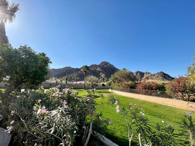 Building Photo - AVAILABLE NOW  ! LOVELY 3 Bedroom/ 2 Bathroom Home in Laguna De La Paz!