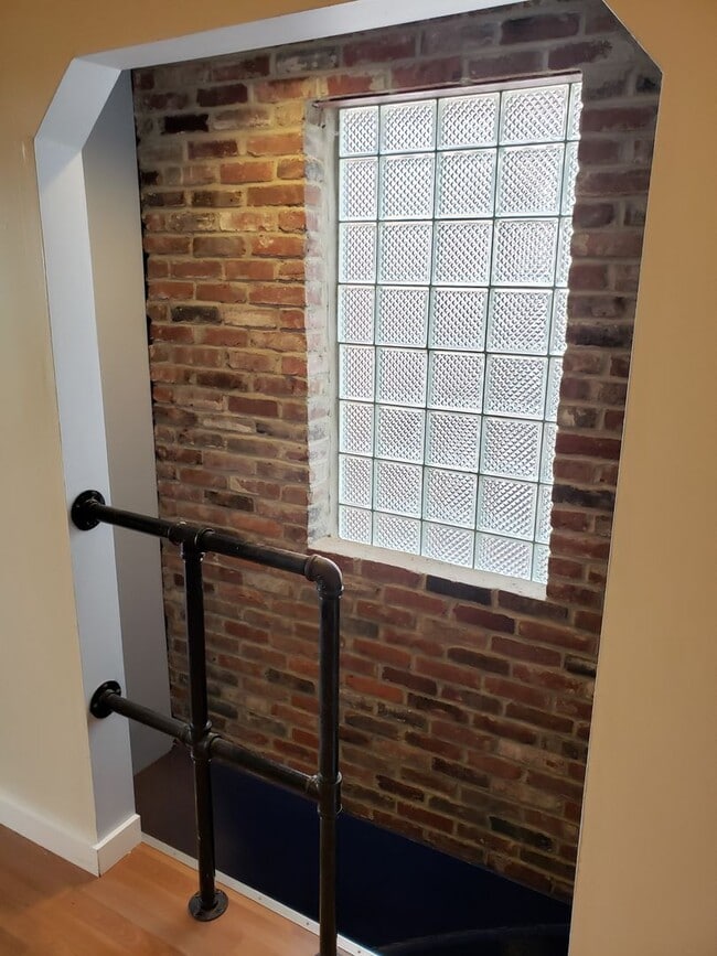 Building Photo - 2 Bedroom 2 Bathroom Single Family Home (South Side Slopes)