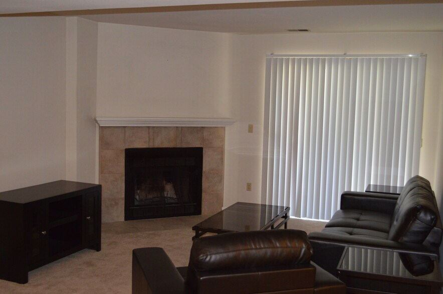 Building Photo - 4678 White Rock Cir