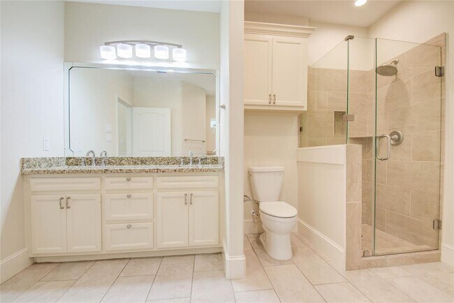 Building Photo - 10572 Twin Oak Dr