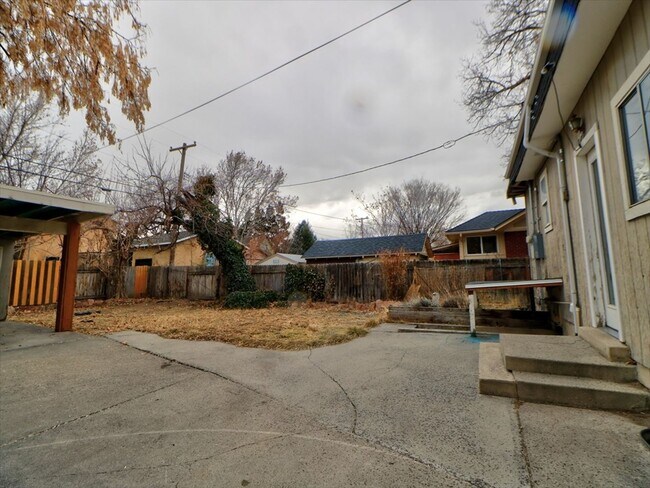 Building Photo - 1066 E Emerson Ave
