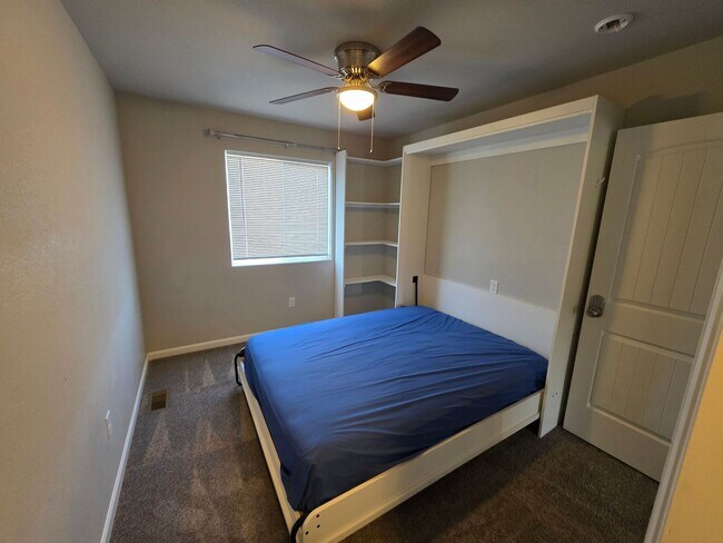 Building Photo - Charming 3 bedroom Townhome