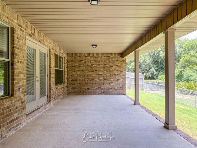 Building Photo - 2080 Stennis Dr