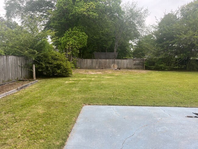 Building Photo - 743 Hollon Ave