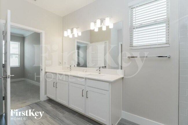 Building Photo - 9644 Little Bluestem Dr