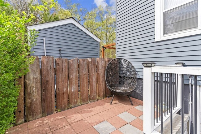 Building Photo - 92 Gladeside Ave